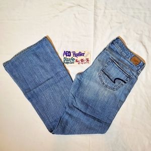 Women's AEO Hipster Light Medium Blue Wash Bootcut Distressed Stretch Jeans 6R